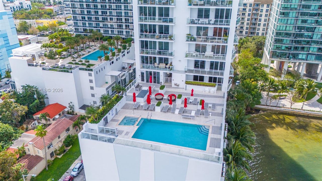 For Sale: $719,000 (2 beds, 2 baths, 1187 Square Feet)