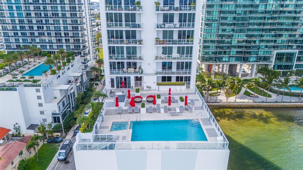 For Sale: $719,000 (2 beds, 2 baths, 1187 Square Feet)