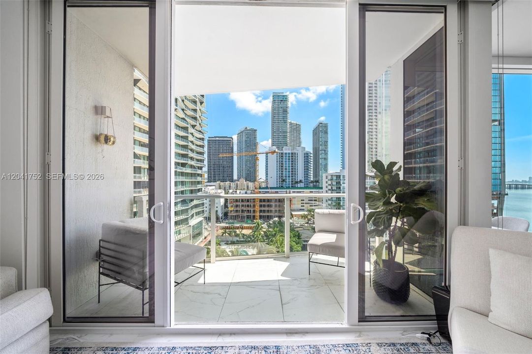 For Sale: $719,000 (2 beds, 2 baths, 1187 Square Feet)