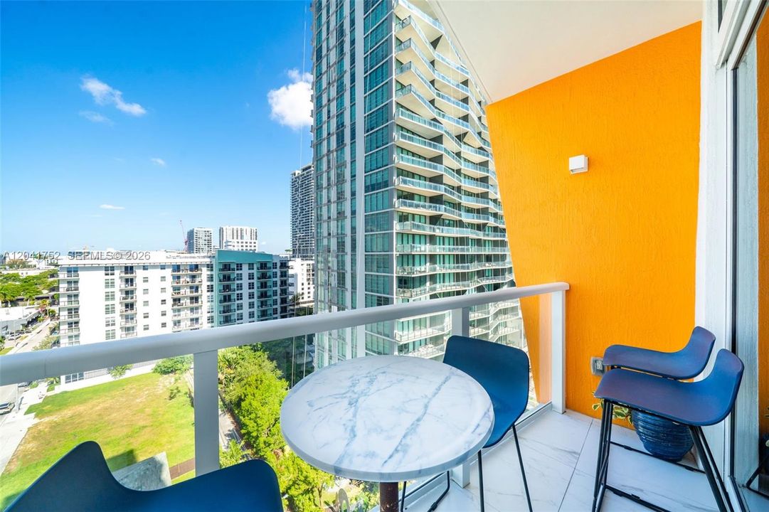 For Sale: $719,000 (2 beds, 2 baths, 1187 Square Feet)