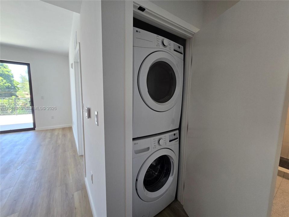 В аренду: $3,850 (3 спален, 2 ванн, 1298 Квадратных фут)