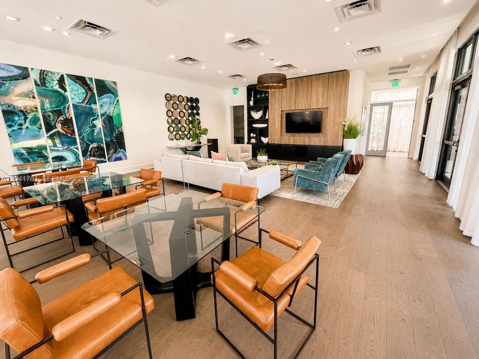 En Venta: $549,000 (3 camas, 2 baños, 1129 Pies cuadrados)