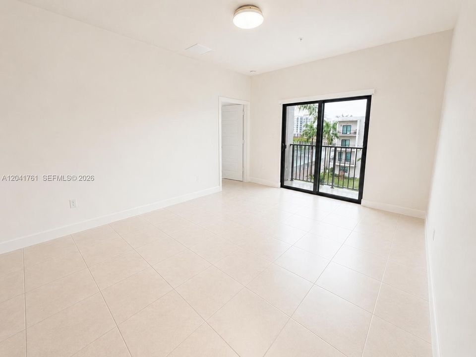 En Venta: $549,000 (3 camas, 2 baños, 1129 Pies cuadrados)