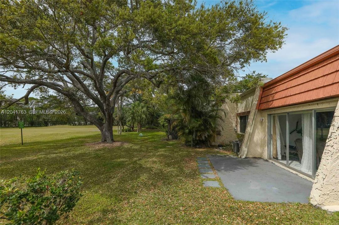 For Rent: $2,250 (2 beds, 2 baths, 1100 Square Feet)