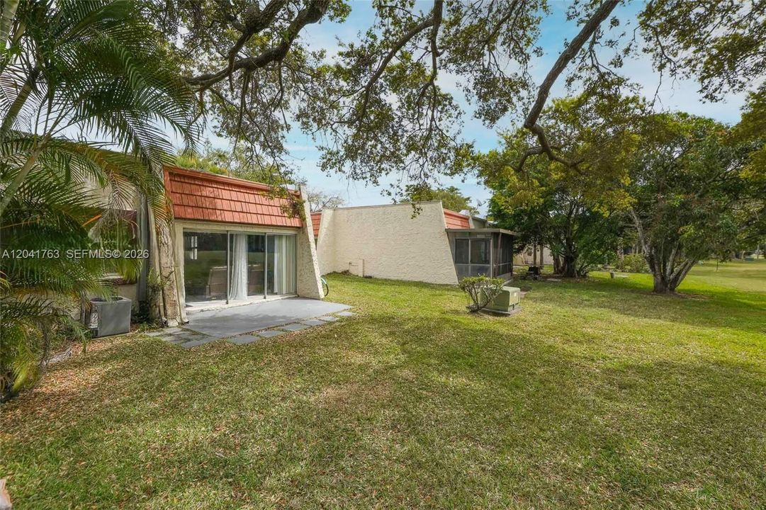 For Rent: $2,250 (2 beds, 2 baths, 1100 Square Feet)