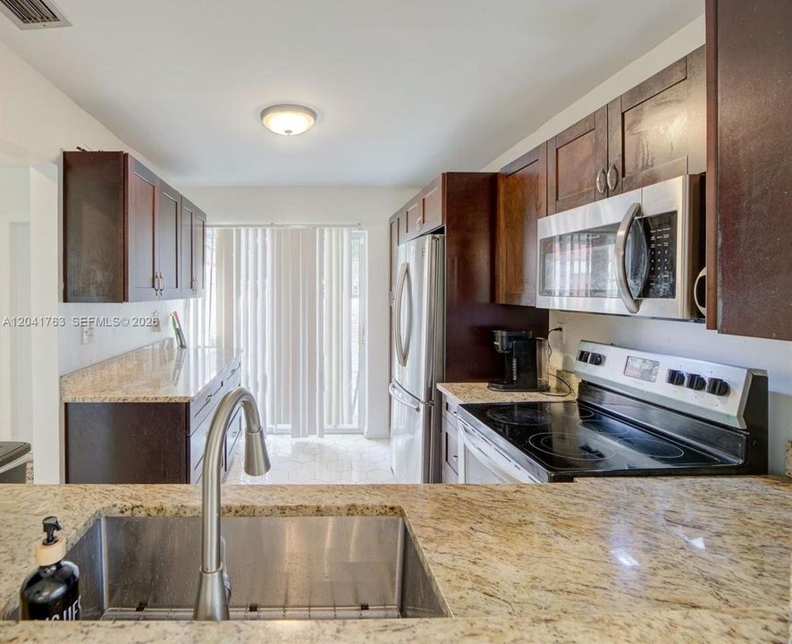 For Rent: $2,250 (2 beds, 2 baths, 1100 Square Feet)