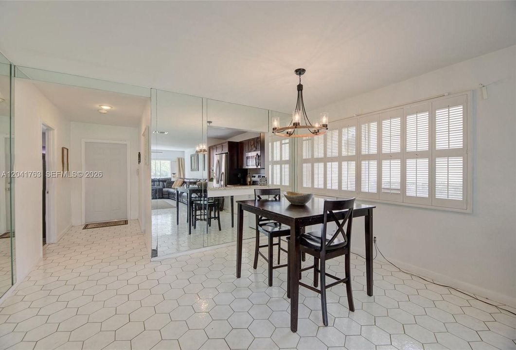 For Rent: $2,250 (2 beds, 2 baths, 1100 Square Feet)