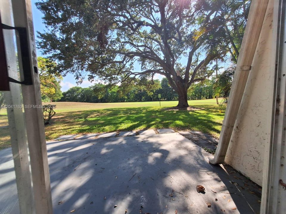 For Rent: $2,250 (2 beds, 2 baths, 1100 Square Feet)