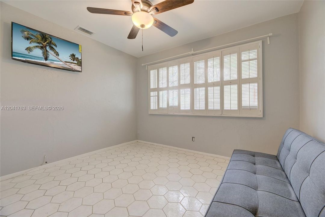 For Rent: $2,250 (2 beds, 2 baths, 1100 Square Feet)