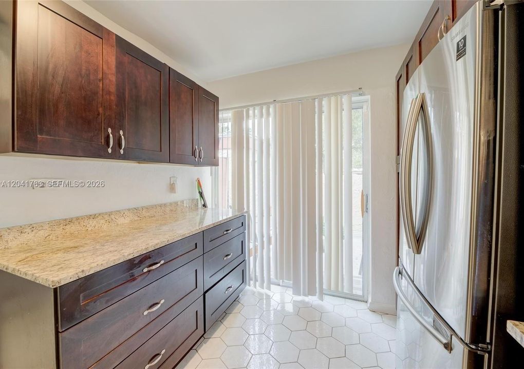 For Rent: $2,250 (2 beds, 2 baths, 1100 Square Feet)