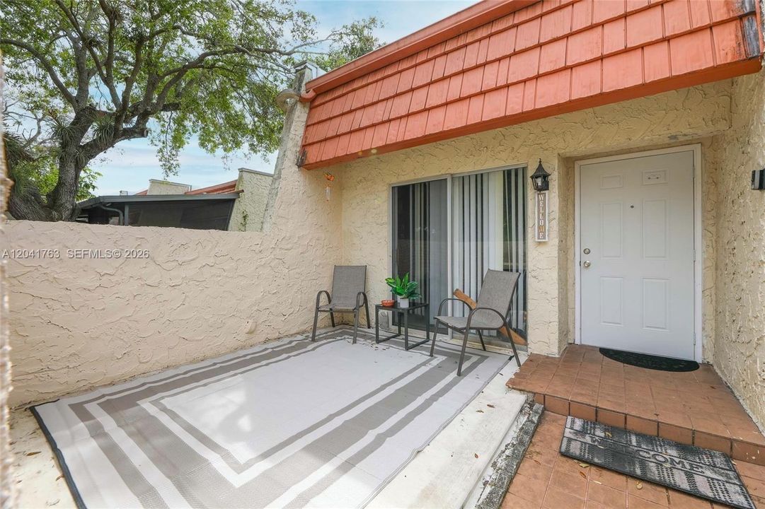 For Rent: $2,250 (2 beds, 2 baths, 1100 Square Feet)