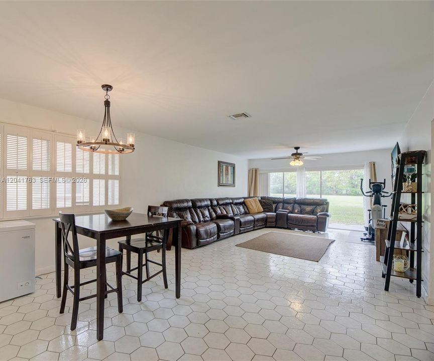 For Rent: $2,250 (2 beds, 2 baths, 1100 Square Feet)