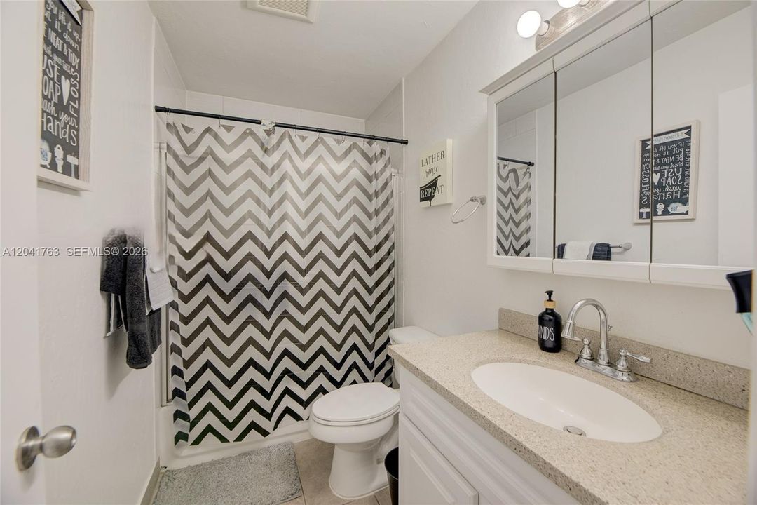 For Rent: $2,250 (2 beds, 2 baths, 1100 Square Feet)