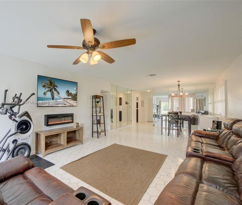 For Rent: $2,250 (2 beds, 2 baths, 1100 Square Feet)