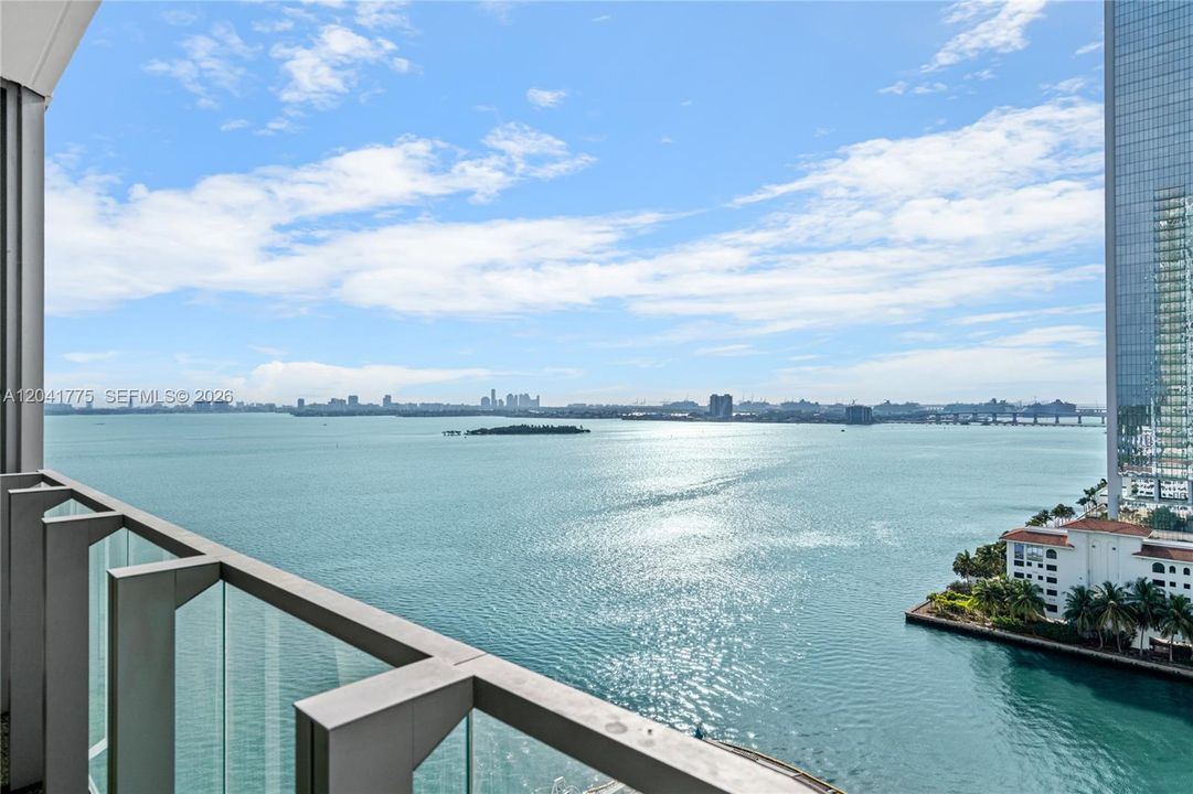 For Rent: $4,500 (2 beds, 2 baths, 944 Square Feet)