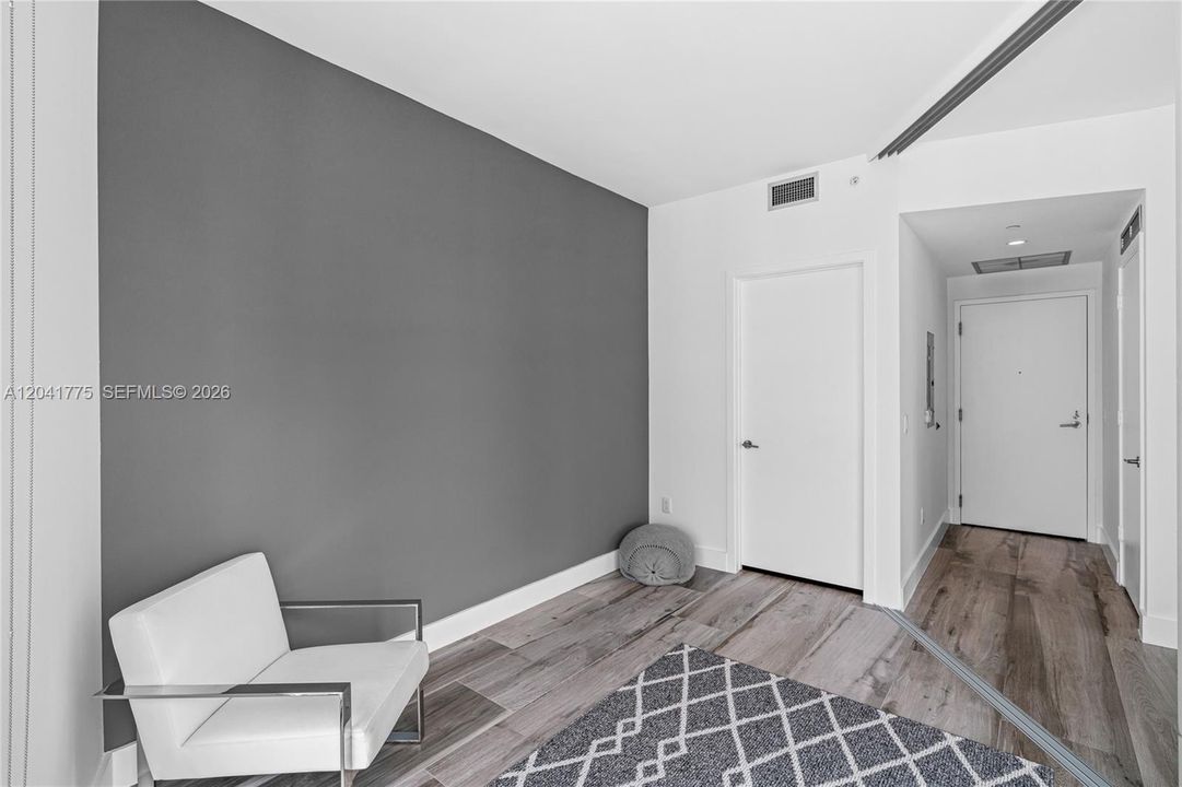 For Rent: $4,500 (2 beds, 2 baths, 944 Square Feet)