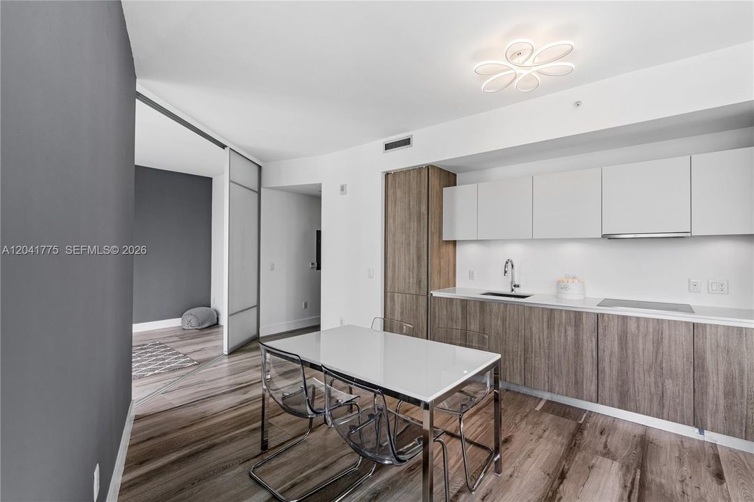 For Rent: $4,500 (2 beds, 2 baths, 944 Square Feet)