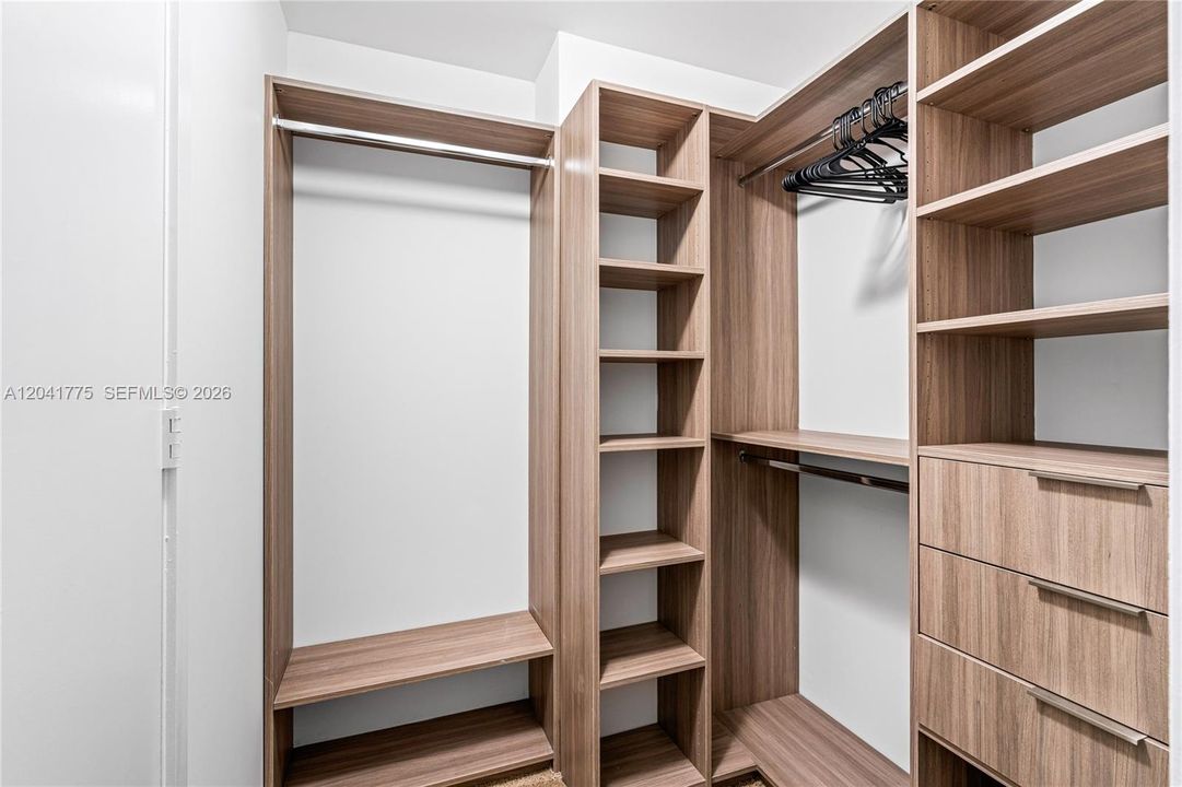 For Rent: $4,500 (2 beds, 2 baths, 944 Square Feet)