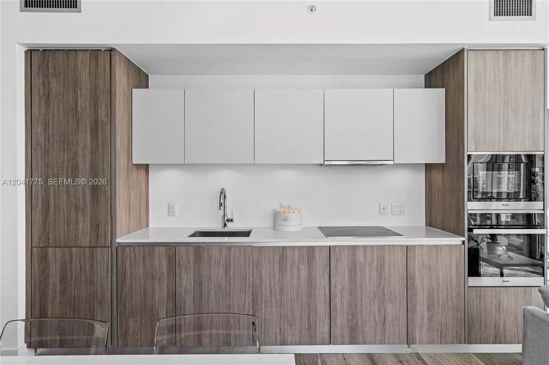 For Rent: $4,500 (2 beds, 2 baths, 944 Square Feet)