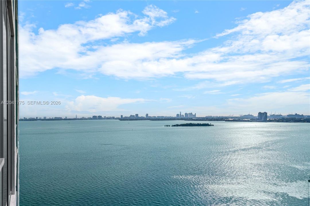 For Rent: $4,500 (2 beds, 2 baths, 944 Square Feet)