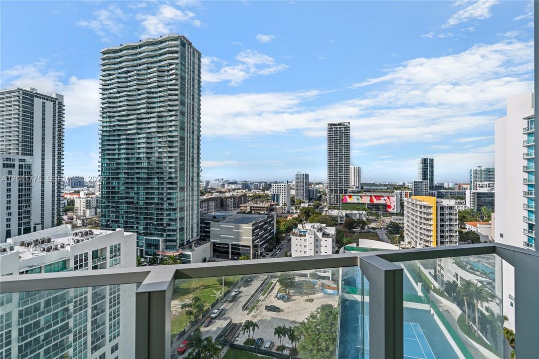 For Rent: $4,500 (2 beds, 2 baths, 944 Square Feet)