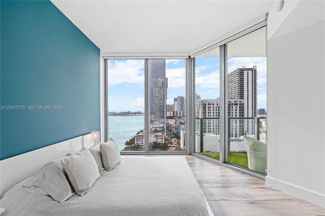 For Rent: $4,500 (2 beds, 2 baths, 944 Square Feet)