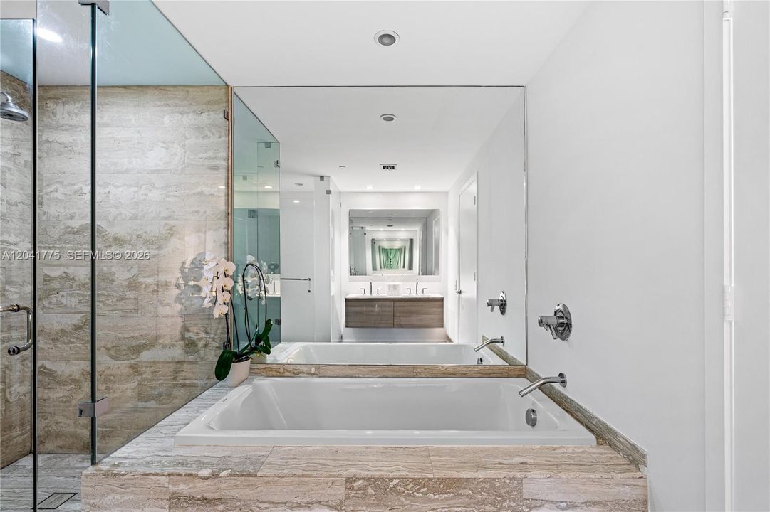 For Rent: $4,500 (2 beds, 2 baths, 944 Square Feet)
