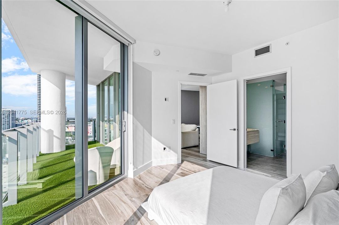 For Rent: $4,500 (2 beds, 2 baths, 944 Square Feet)