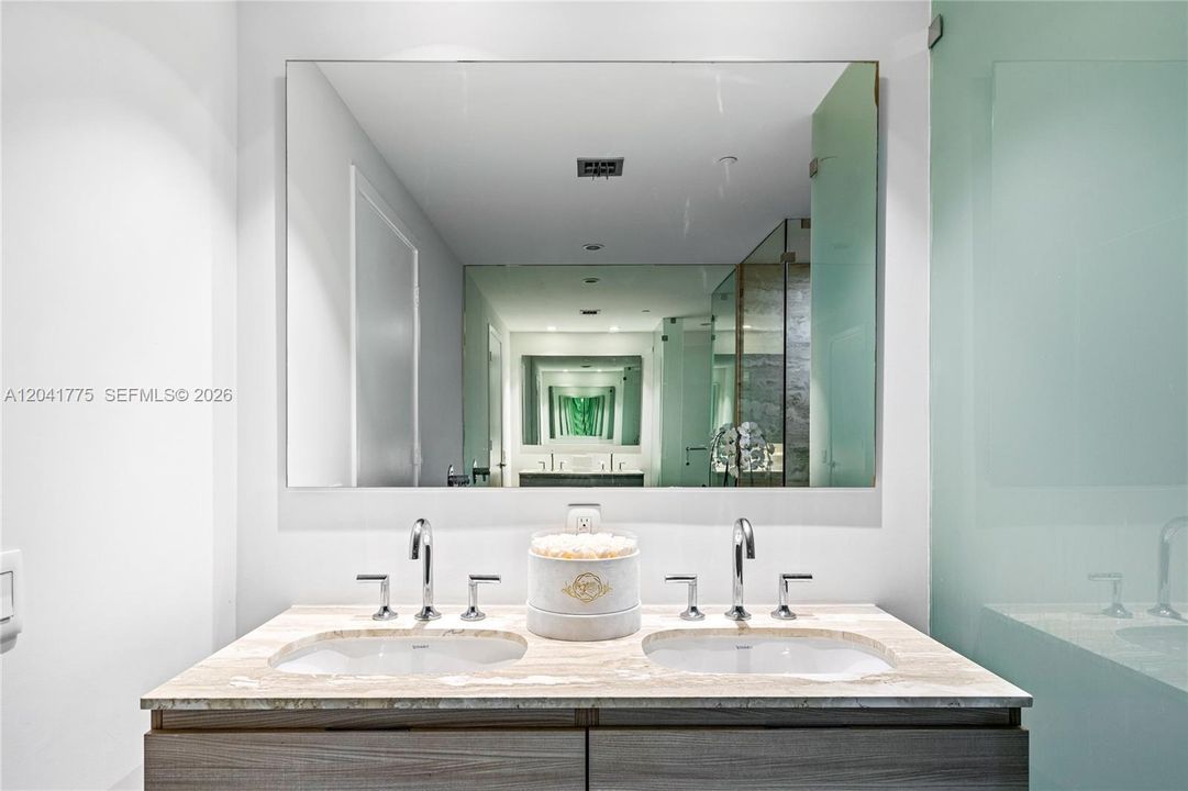For Rent: $4,500 (2 beds, 2 baths, 944 Square Feet)