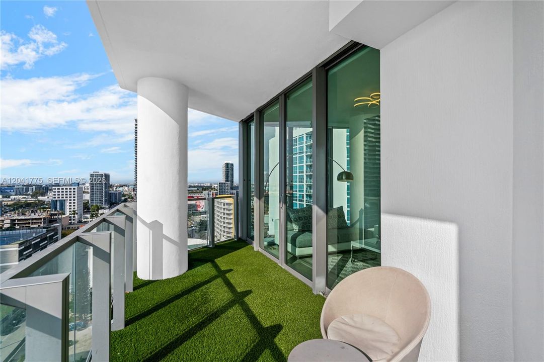 For Rent: $4,500 (2 beds, 2 baths, 944 Square Feet)