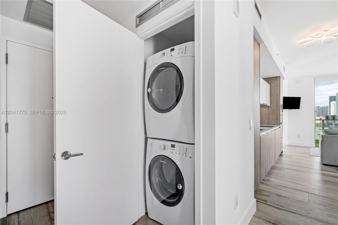 For Rent: $4,500 (2 beds, 2 baths, 944 Square Feet)