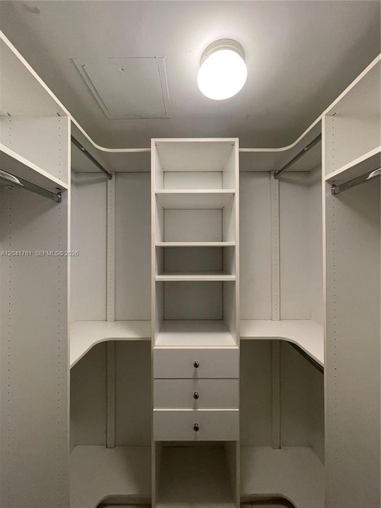For Rent: $2,600 (0 beds, 1 baths, 551 Square Feet)