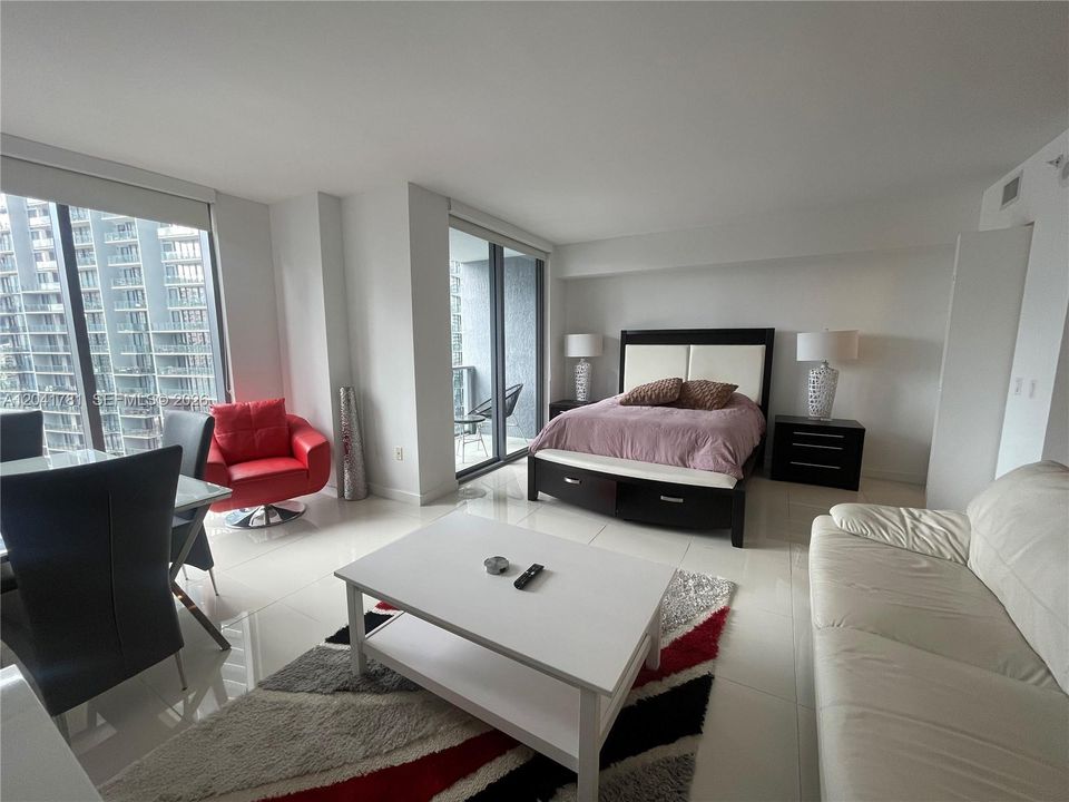 For Rent: $2,600 (0 beds, 1 baths, 551 Square Feet)