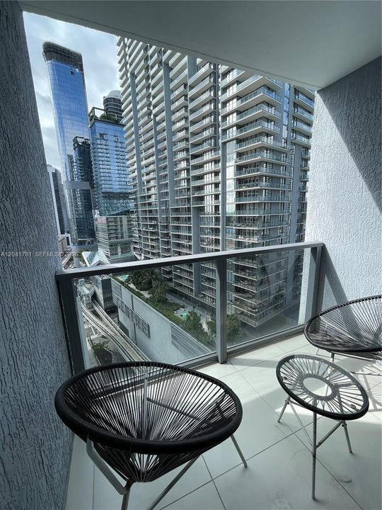 For Rent: $2,600 (0 beds, 1 baths, 551 Square Feet)