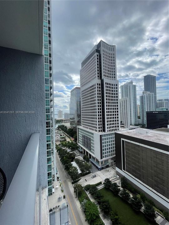 For Rent: $2,600 (0 beds, 1 baths, 551 Square Feet)