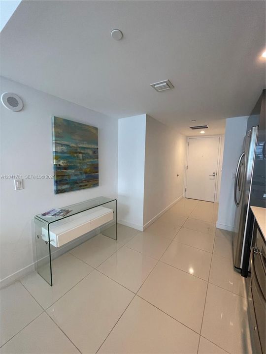 For Rent: $2,600 (0 beds, 1 baths, 551 Square Feet)