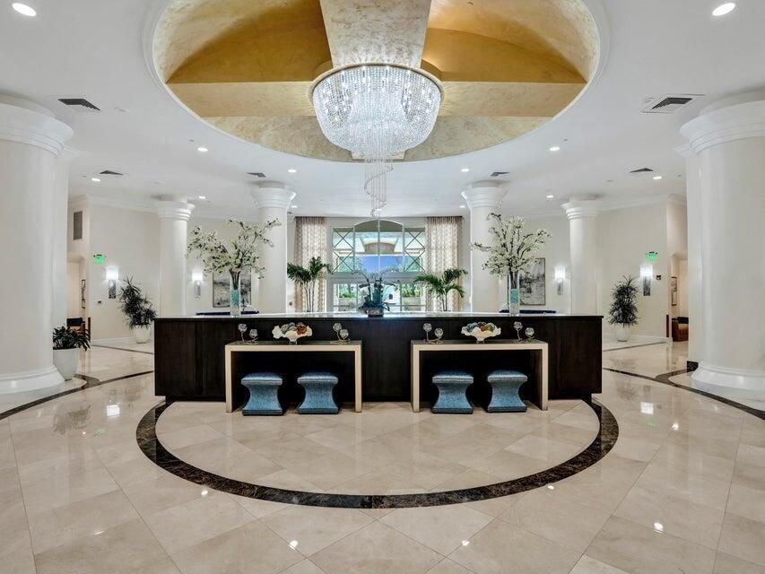 TOSCANA WEST LOBBY