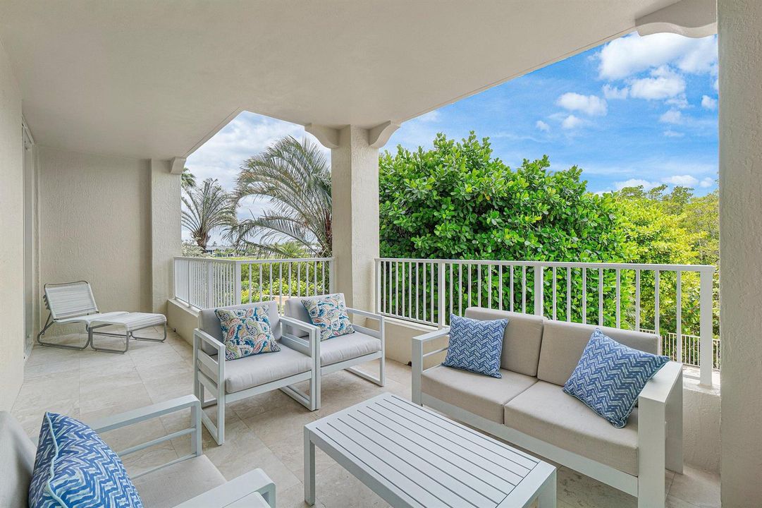 2 PRIVATE BALCONIES