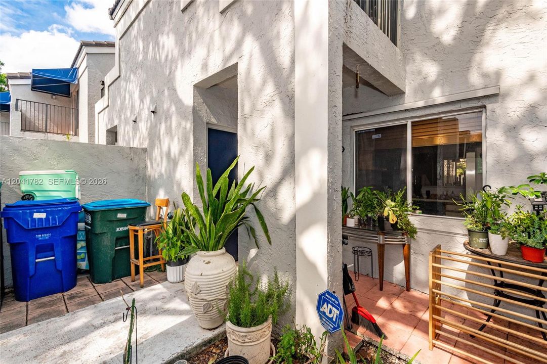 En Venta: $325,000 (2 camas, 2 baños, 1332 Pies cuadrados)