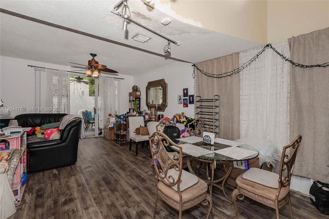 En Venta: $325,000 (2 camas, 2 baños, 1332 Pies cuadrados)