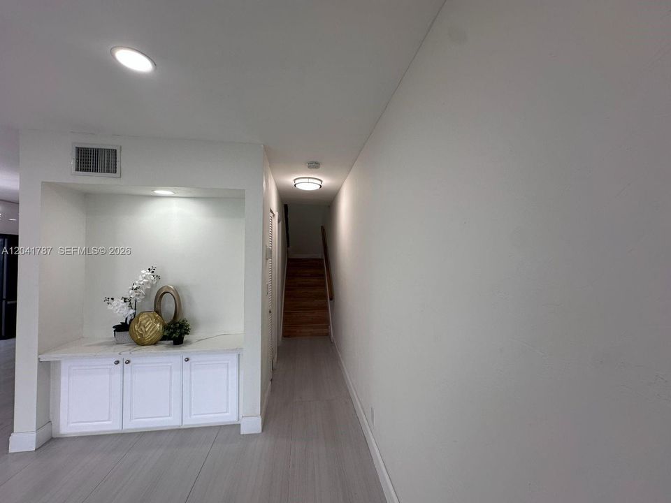 For Rent: $3,500 (4 beds, 2 baths, 1800 Square Feet)