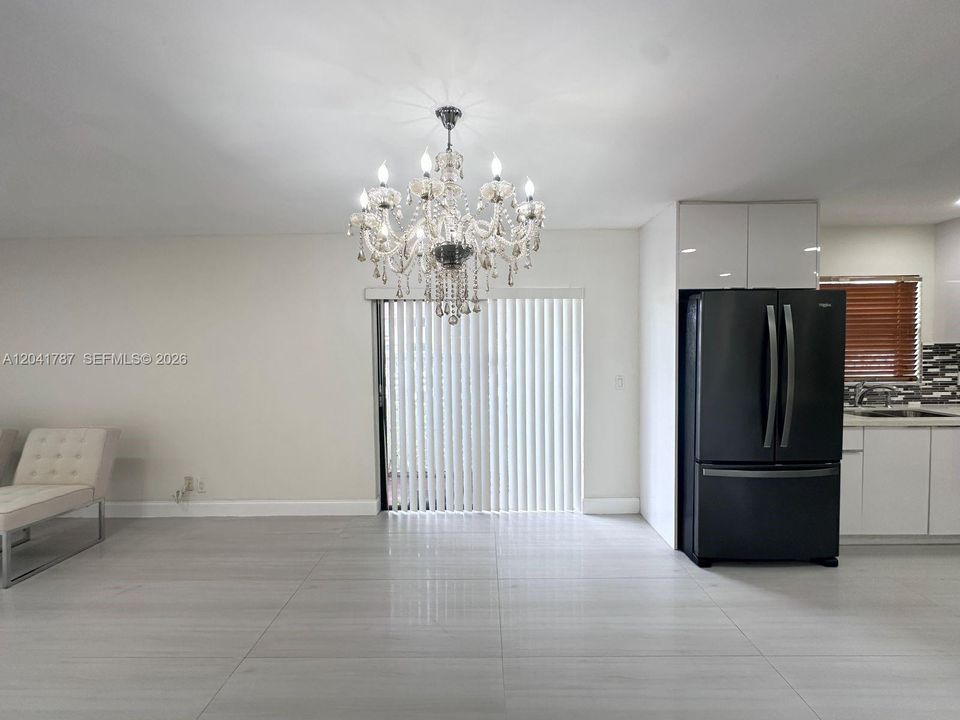 For Rent: $3,500 (4 beds, 2 baths, 1800 Square Feet)