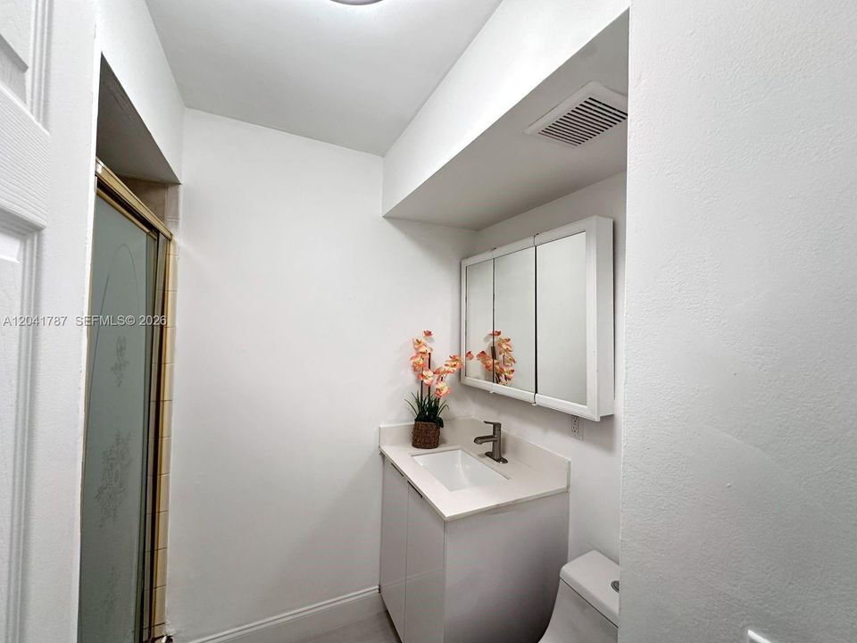 For Rent: $3,500 (4 beds, 2 baths, 1800 Square Feet)
