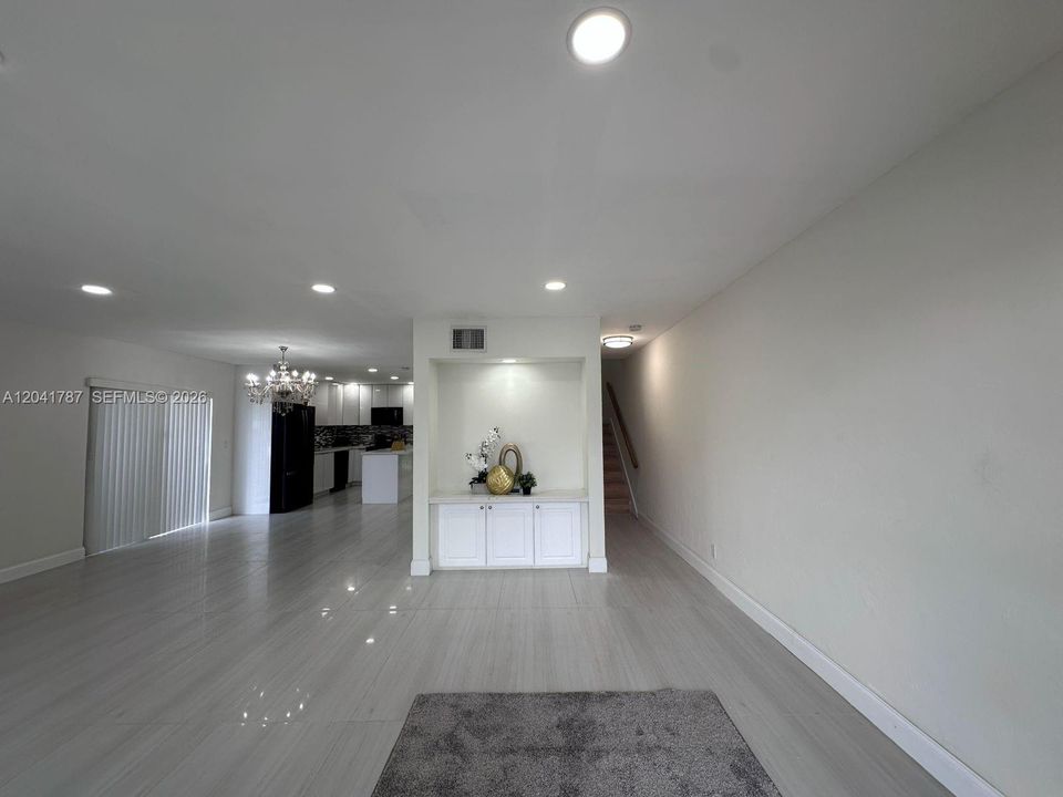 For Rent: $3,500 (4 beds, 2 baths, 1800 Square Feet)
