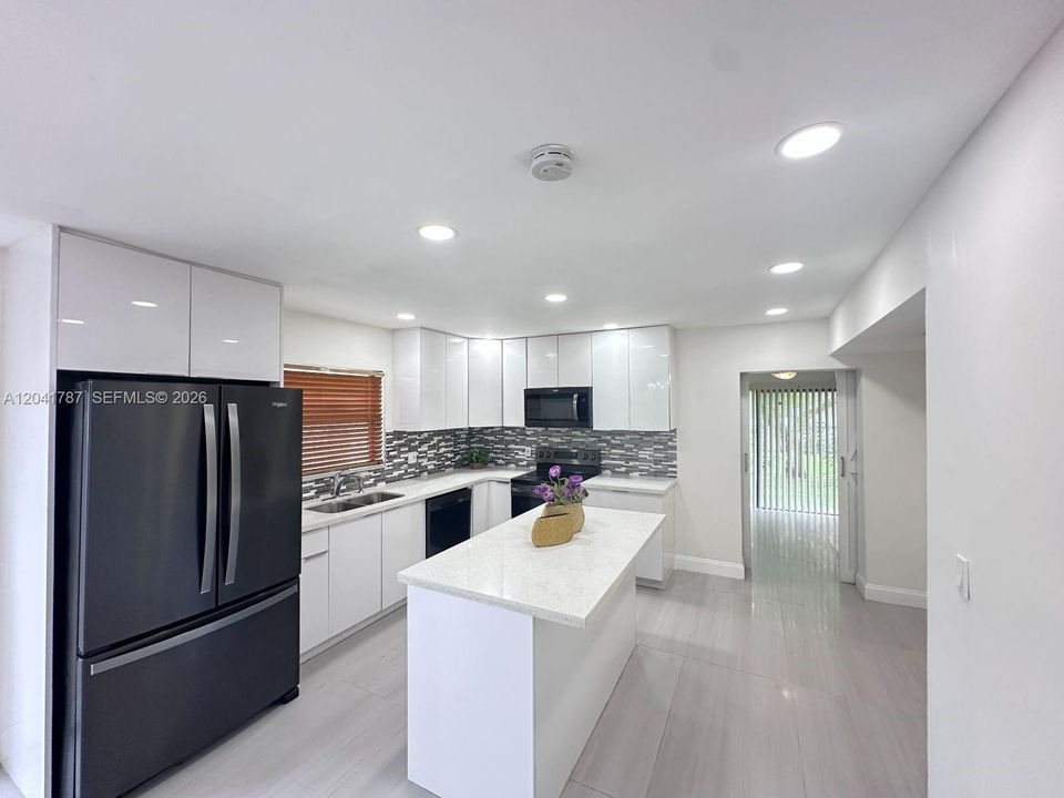 For Rent: $3,500 (4 beds, 2 baths, 1800 Square Feet)