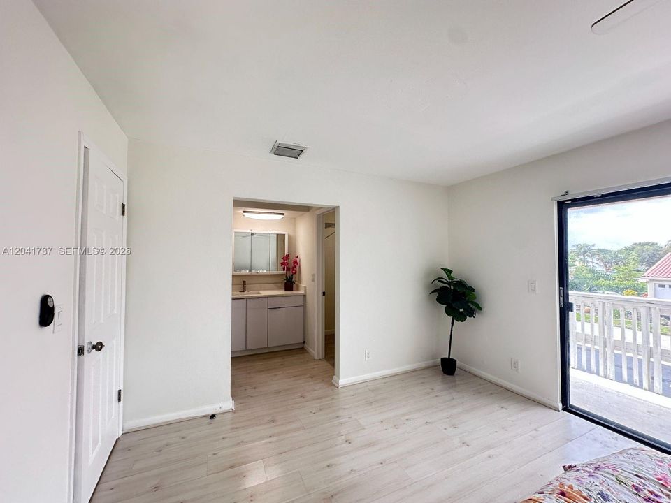 For Rent: $3,500 (4 beds, 2 baths, 1800 Square Feet)