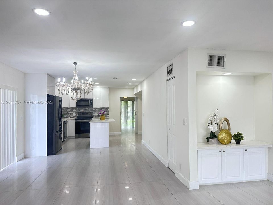 For Rent: $3,500 (4 beds, 2 baths, 1800 Square Feet)