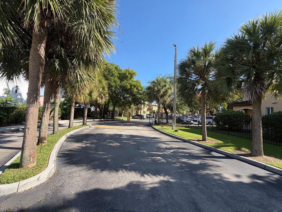 For Rent: $2,500 (3 beds, 2 baths, 1426 Square Feet)