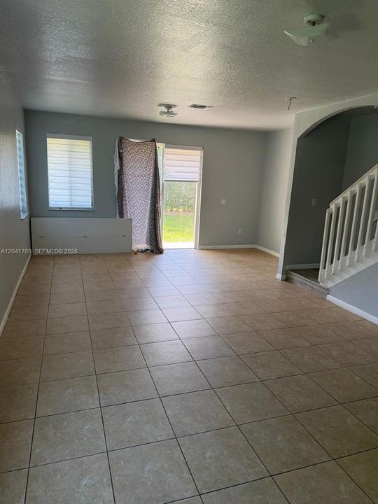 For Rent: $2,500 (3 beds, 2 baths, 1426 Square Feet)
