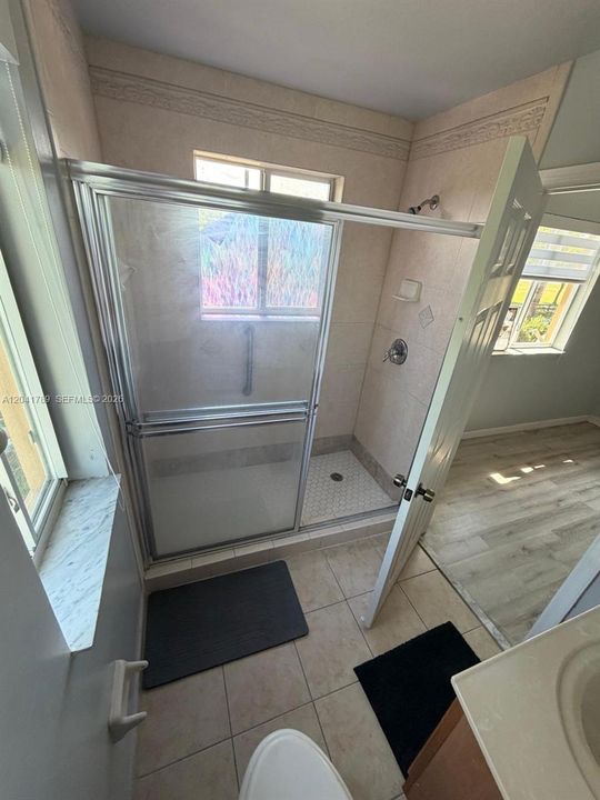 For Rent: $2,500 (3 beds, 2 baths, 1426 Square Feet)